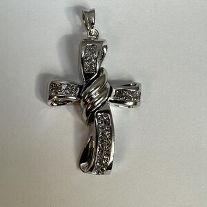 14K White Gold Cross Pendant Princess Cut Diamonds Approximately 1.56 TCW